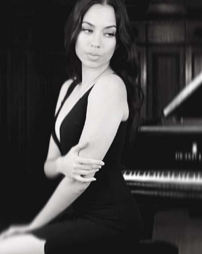 Elina Laivera releases piano album VENTURES (2022)